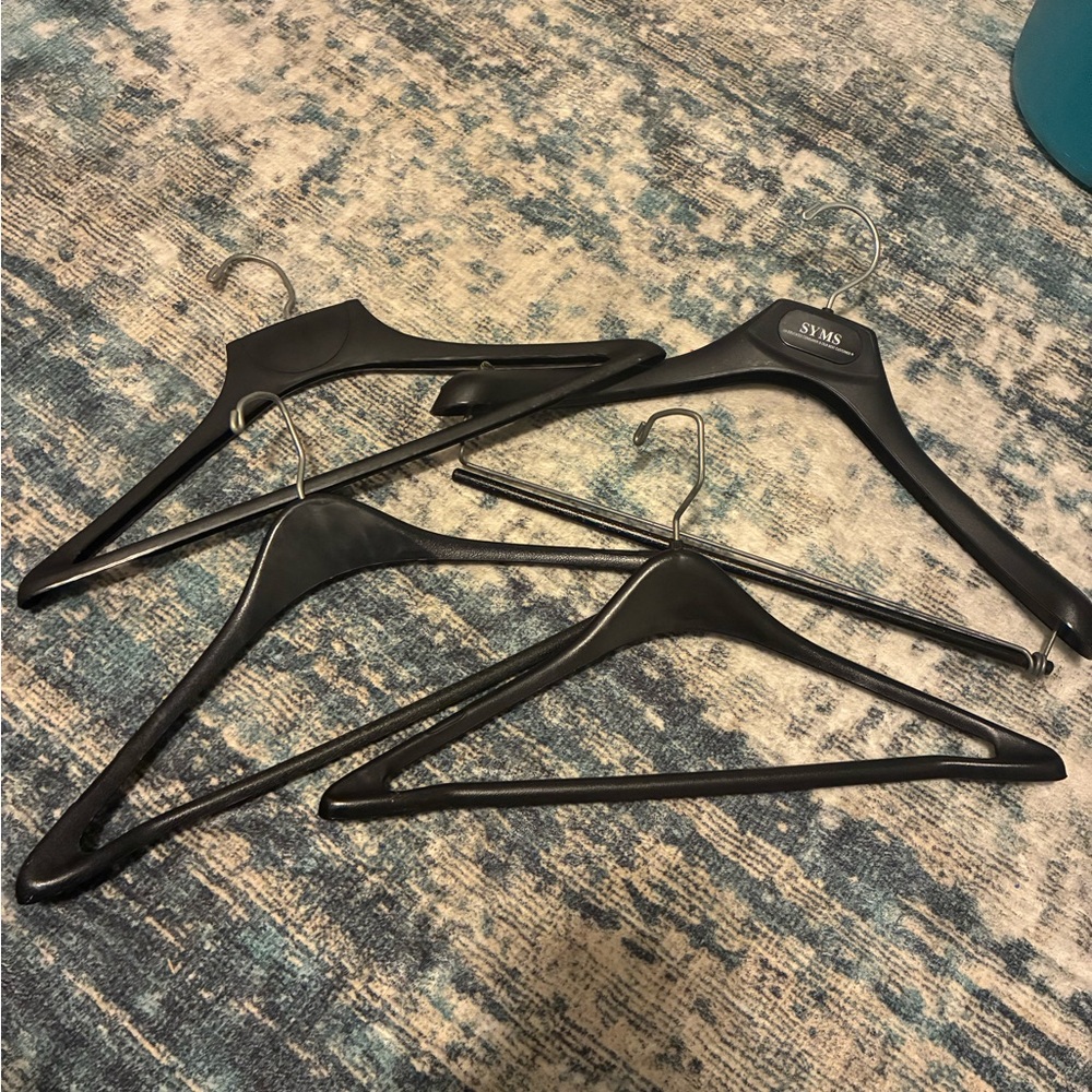 Assorted Plastic Hangers - Picture 3 of 3